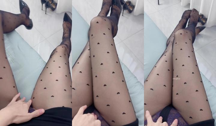 快手极品御姐【蜜桃依依】疯狂插穴BB都被操烂了