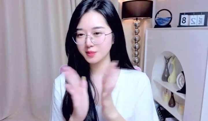 骚逼主播【miuu6868】极品少妇,奶圆逼粉,道具自慰高潮,极品无毛穴