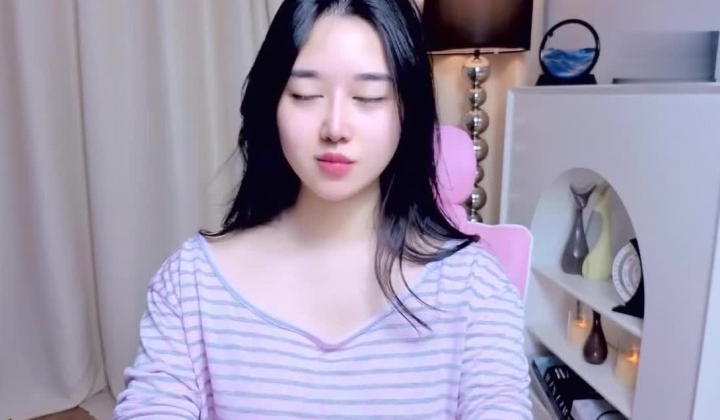 骚逼主播【miuu6868】极品少妇,奶圆逼粉,道具自慰高潮,极品无毛穴