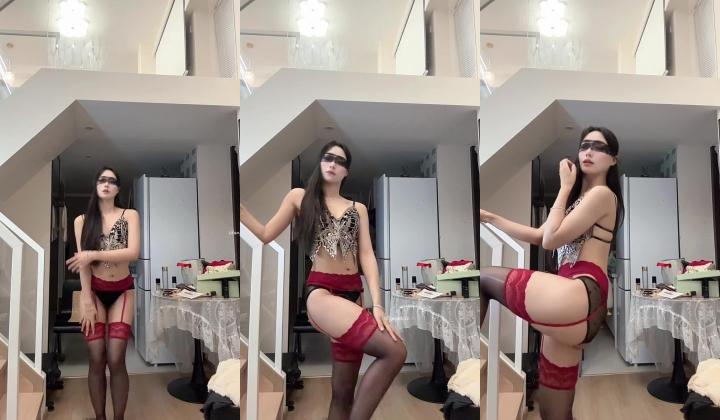 颜值嫩妹【小绵羊】一对一视频被出卖,裸舞诱惑,大尺度掰逼诱惑,飞机价值满满