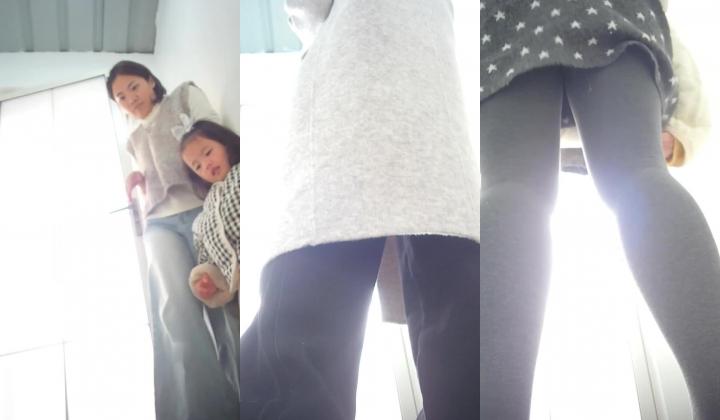 景区简易女厕偷拍美女尿尿美女尿尿几个模特打扮美女换衣服