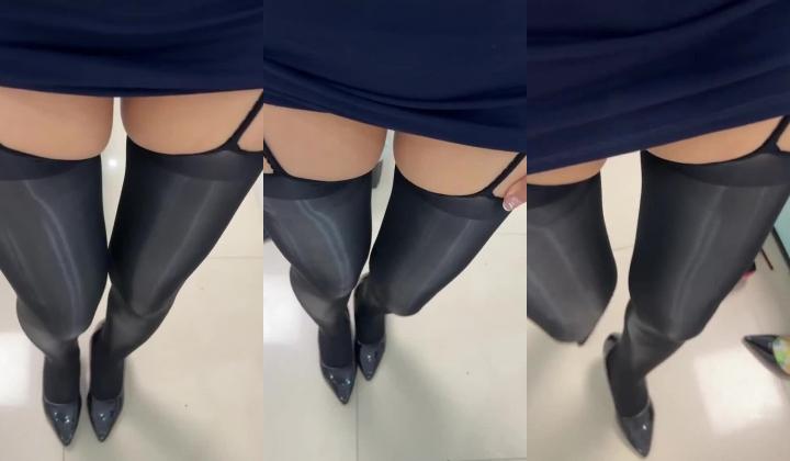 抖音闷骚御姐【佐伊】丝足长腿 掰开柳叶水润粉穴
