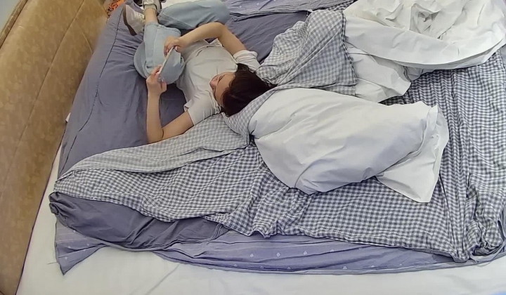 酒店偷拍连续入住几天的大学情侣身材不错的马尾女和男友三天的性爱生活