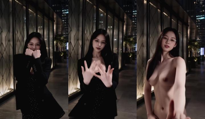 推特变装裸舞女王【咚小姐】新番裸舞卡点吃鸡 ️AI脸动感摆摆摇