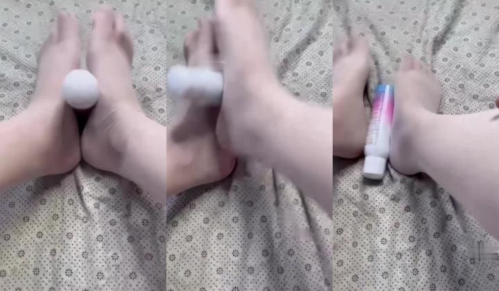快手骚逼少妇【染宝】肉肉的是个好炮架,颜值还行,道具自慰潮喷,大尺度掰逼诱惑,淫语调教