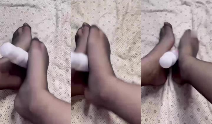 快手骚逼少妇【染宝】肉肉的是个好炮架,颜值还行,道具自慰潮喷,大尺度掰逼诱惑,淫语调教