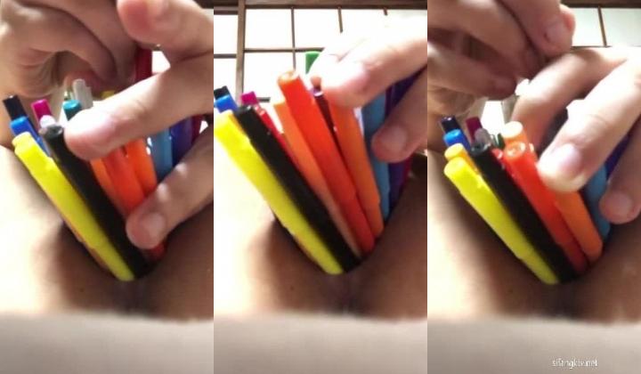 《稀缺资源猎奇极品调教》不喜勿下，绝对折磨！变态妹子一系列反人类式虐阴~胶水封、逼拔罐、马桶刷插