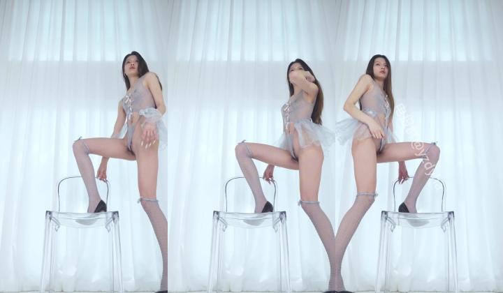 King8筷子长腿美模【锦怡】，全新绝版露三点情趣裸舞