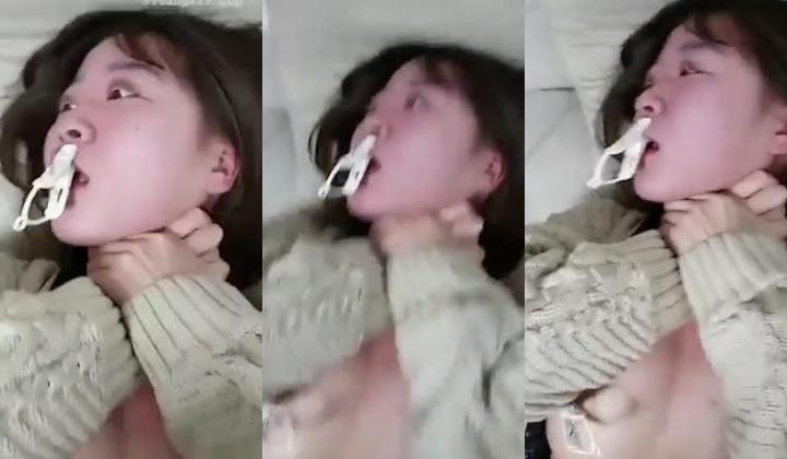 变态妹子，男朋友给不了高潮，和男友兄弟偷情，自己掐自己脖子，夹自己奶头，喜欢被虐待