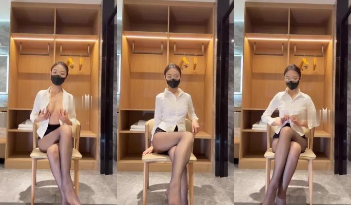 微博骚逼荡妇【媚娘白玉花】好身材大长腿,裸舞诱惑,各种角色cos,勾引男人有一手