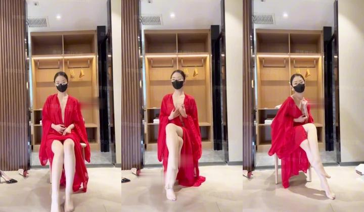 微博骚逼荡妇【媚娘白玉花】好身材大长腿,裸舞诱惑,各种角色cos,勾引男人有一手
