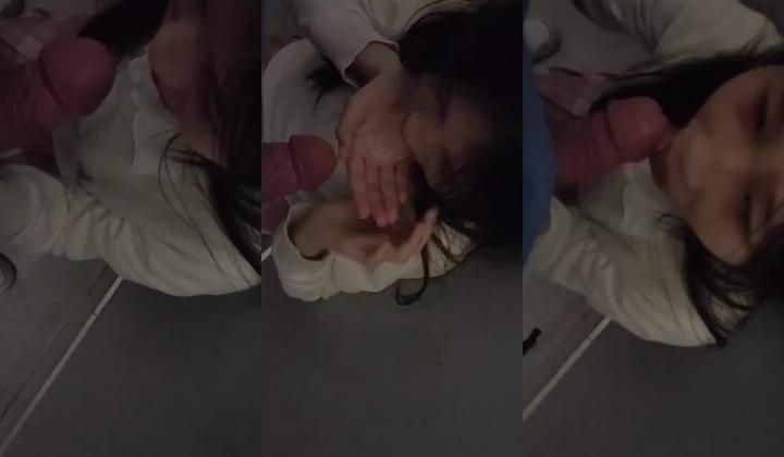 顶级露脸眼镜反差婊！推特金主【采花小盗】圈养青春洛丽塔嫩妹，各种调教喝尿啪啪颜射内射，月经期间也
