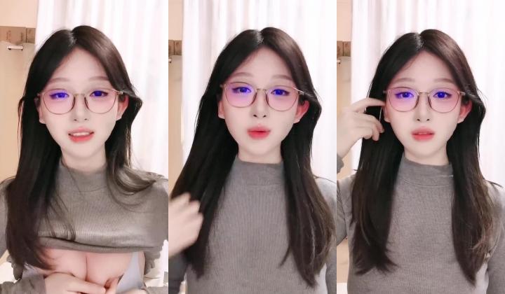 ️十个眼镜九个骚~好漂亮 反差女大学生无敌翘臀 扒开粉穴 丝袜诱惑