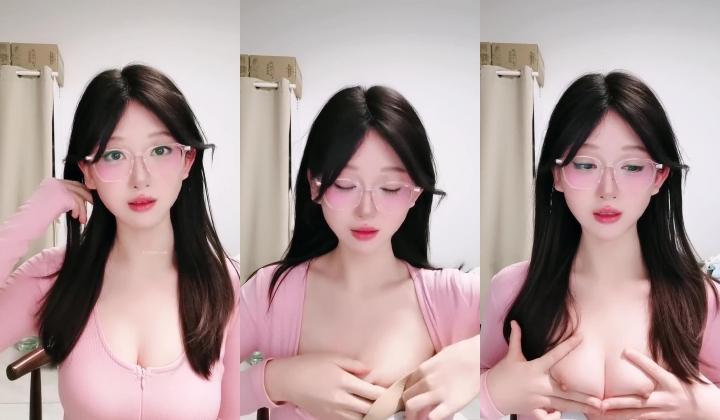 十个眼镜九个骚~好漂亮 反差女大学生无敌翘臀 扒开粉穴 丝袜诱惑