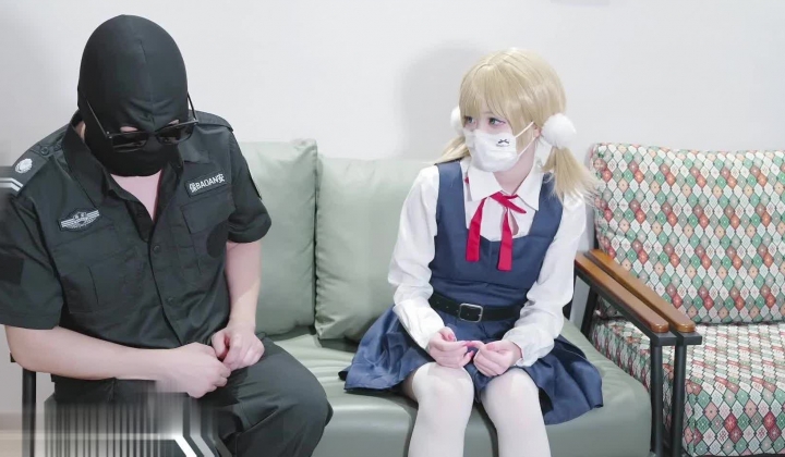 【萝莉少女】嫩小兔 - 时雨羽衣的淫穴奸计 色诱保安大叔口足穴侍奉 太反差了粉嫩小穴被肉棒猛插内