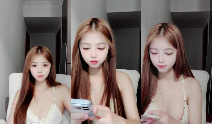 超人气学妹【小奈美美】校花下海在家软嫩假屌自慰 美乳水润小穴 好看不白来