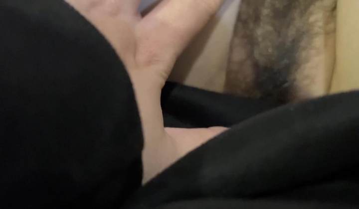贵州可爱幼师很拜金被富二代直接砸钱约到酒店 女仆装按在床上猛烈抽插超级诱人