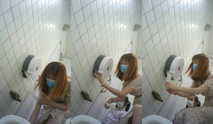 《极品CP魔手外购》价值千元巨作！商场全景4K镜头偸拍女厕各种大屁股小姐姐方便~好多气质美女撅着大腚嘘嘘好养眼