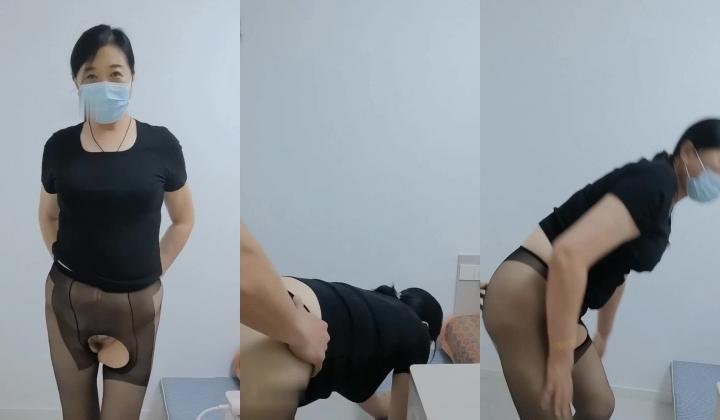 快手泄密！一线天骚逼老熟女【丈母娘、醉美丈母娘】定制福利，与干儿子乱伦性爱内射，方言对话很精彩