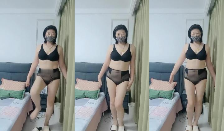 快手泄密！一线天骚逼老熟女【丈母娘、醉美丈母娘】定制福利，与干儿子乱伦性爱内射，方言对话很精彩