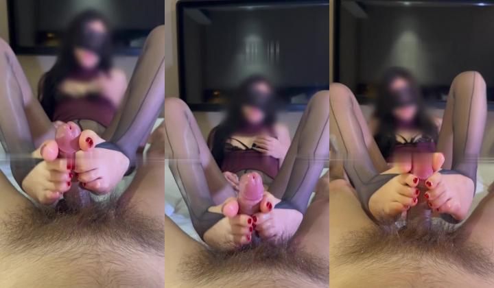 推特美足淫妻【鱼刺Yuci33】长腿蜜桃臀红唇淫妻黑色高跟凉鞋第一人称视角挨操