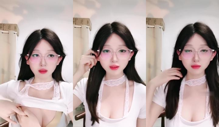 十个眼镜九个骚~好漂亮 反差女大学生无敌翘臀 扒开粉穴 丝袜诱惑