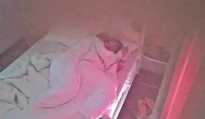年轻小情侣开房温存 抱在一起接吻温存 扣穴 接着女上位搞完就一起睡了