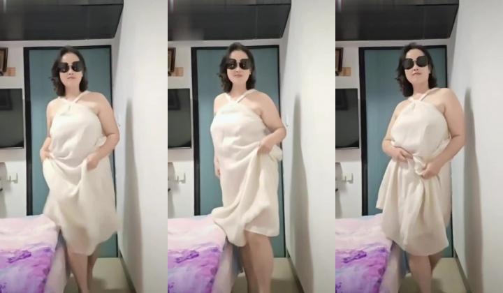 抖音福利！52岁大奶肥臀肉感熟女【慧慧兰兰】内衣全裸展示自X无套啪啪内射户外野战