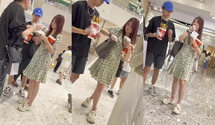 【KFC】大神偷拍长裙学生妹和朋友逛街吃饭·淡蓝色内内前后CD
