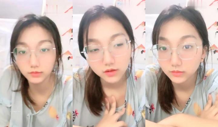 正宗大学生，【小野猫555】，暑假健身房洗澡~宿舍流白浆，旁边人来人往，玩得就是这份心跳刺激