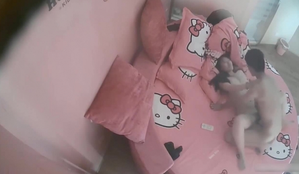周末主题房热恋大学生情侣开房打炮声音甜美小嫩妹插一下叫一下很有节奏感排骨男很能肏干了20多分钟体