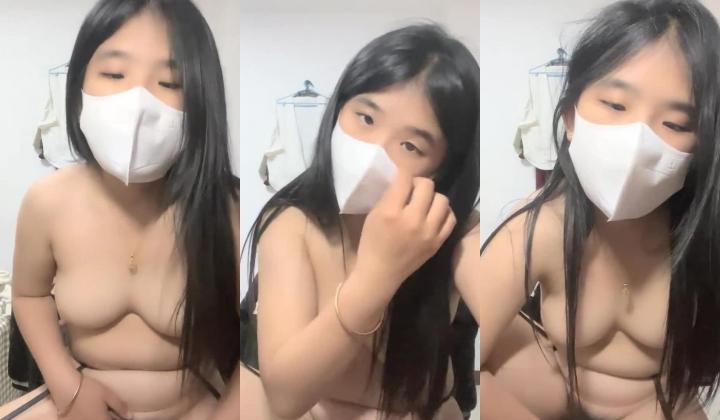 闷骚学生~丝袜肥臀~【小晴有点点乖】扣穴自慰，人如其名，确实属于乖巧邻家类型，水挺多