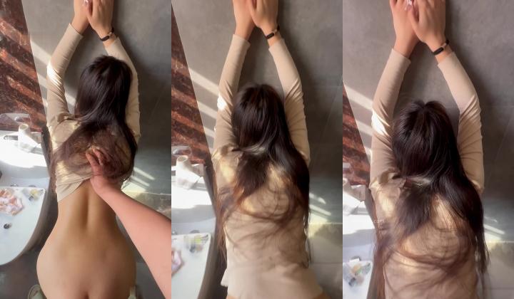 极品颜值女友，后入蜜桃臀，上下皆粉嫩
