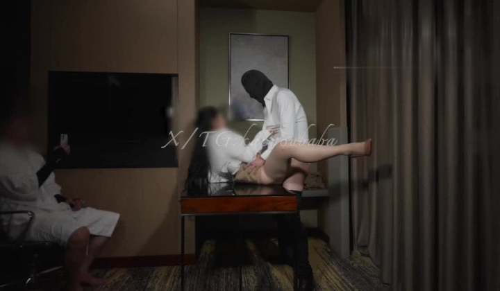 推特万粉绿帽淫妻「烤肉爸爸」《晋升交易》夫人主动献身领导，为我赢得晋升机会“夫人，你也不想你的老