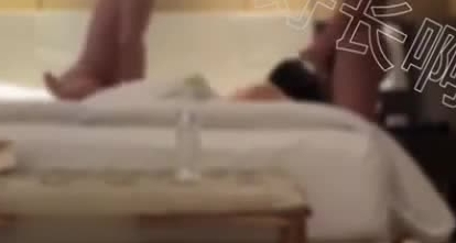 对白超淫荡，12月最新推特博主【我的枪好长啊】持久肌肉体育生联合单男3P爆操羞辱极品身材人妻高潮