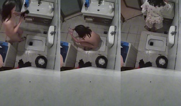 【木马原创】上帝视角全景偷拍合租房浴室粉嫩乳头夜场公主洗澡上厕所换衣