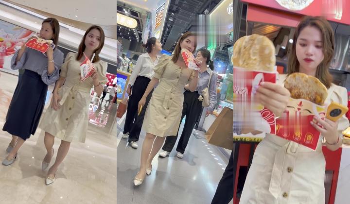 长裙靓女和闺蜜买小吃，光腿镂空丁字裤黑乎乎毛