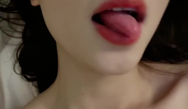 清纯美女网红反差小姐姐【5点点】线下私拍，淫声浪语私处特写紫茄子紫薇冒水白浆泛滥撸点超高