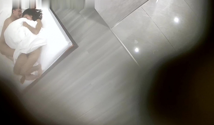 酒店偷拍 温婉女孩被体力不足的大哥用手扣爽了娇羞样