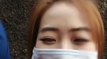 为了礼物主播是真不挑食豪放大波女主播户外约两个大叔级别的爷们淫乱两根鸡巴一起来清晰对白