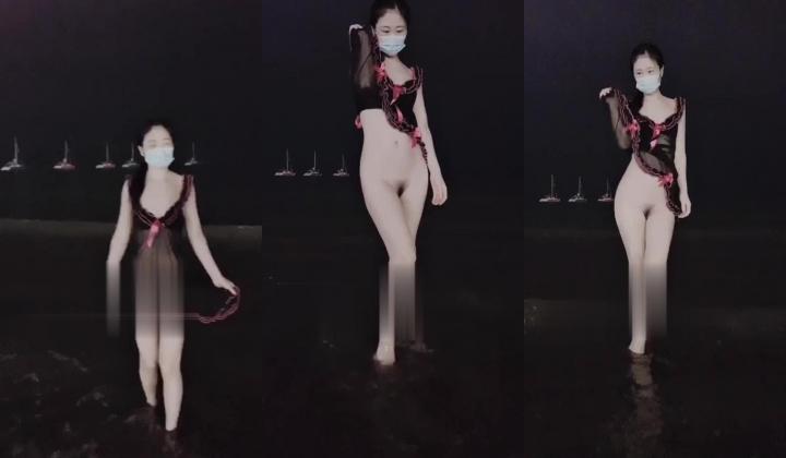 推特极限露出，长腿女神【浅浅GI9ZA】订阅，人前，公共场合，各种社死露出，诱惑农村老头