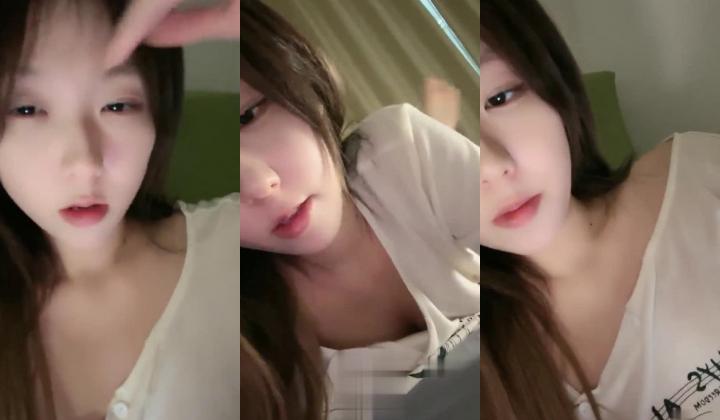 G奶校花~20小时~【小初恋】，清纯指数极高，年龄看着不大这对大奶子真是惊人