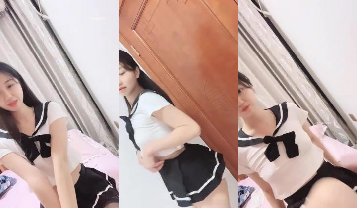 人气很高【言欢0】应求发帖 甜美邻家女神~! JK制服~特写多毛骚逼~清纯风，校园女神，美丽鲍鱼
