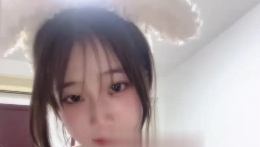 B站up主【小欣助眠qwq】，3000重金购置，主业催眠，副业脱光卖骚，露脸大尺度