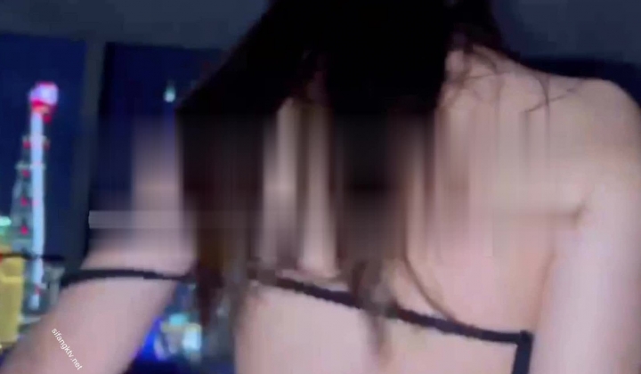 万人追踪推特上流社会白富美S级身材女神【海绵爸爸】淫乱私拍各路金主参加4P群P女女不堪入目