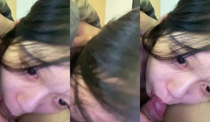 温柔知性漂亮女友私下极度反差，戴着眼镜舔蛋吃鸡露脸啪啪自拍