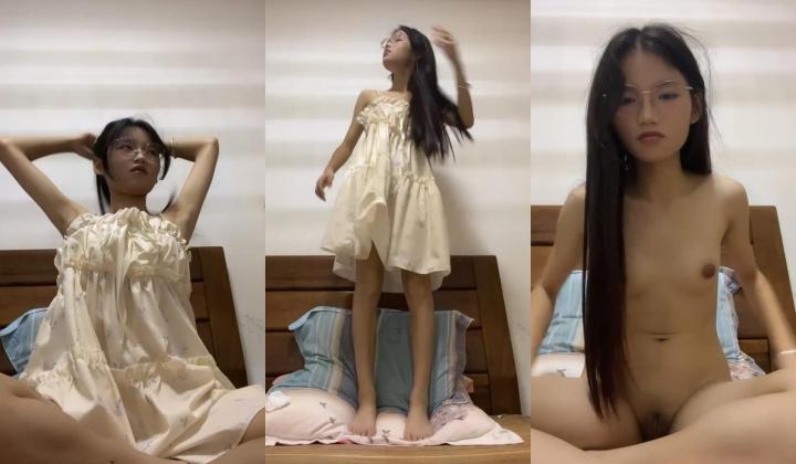 ️正宗大学生宿舍直播【困困兔】道具狂插流白浆，眼镜妹，室友睡着偷偷脱光，身材不错诱人
