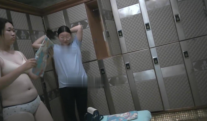 国内『温泉会所』贴脸偷拍沐浴更衣泳池戏水 超多美女良家少妇近距离接触