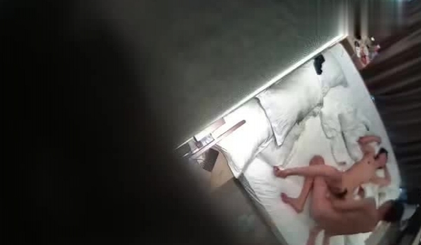 顶部白床合集378V，小姐姐们身材都棒棒滴，大学城附近，学生情侣居多