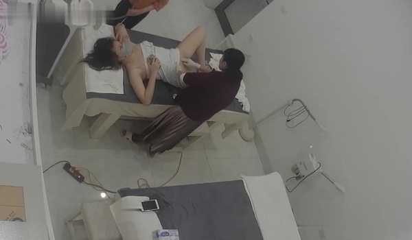 私房十一月最新流出黑客破解摄像头偷拍 ️美容院小姐姐全身保养补漏 番外篇集锦
